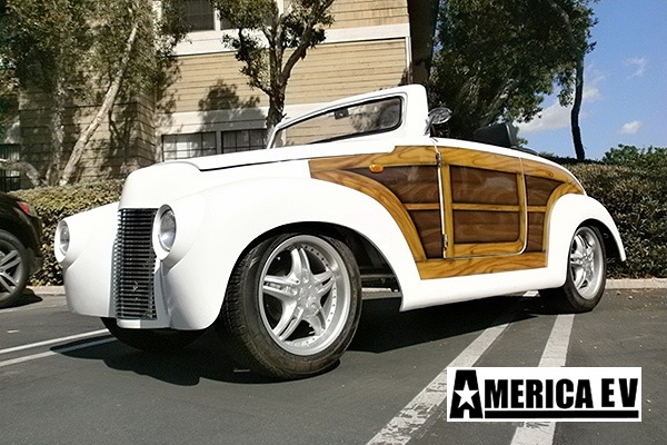 White Woody 39 Roadster 4 Passenger Golf Cart affordable golf cart rental, golf cart rent lehigh acres